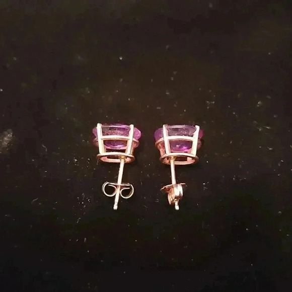 14k Gold marked and tested Amethyst Stud Earrings - Picture 3 of 3